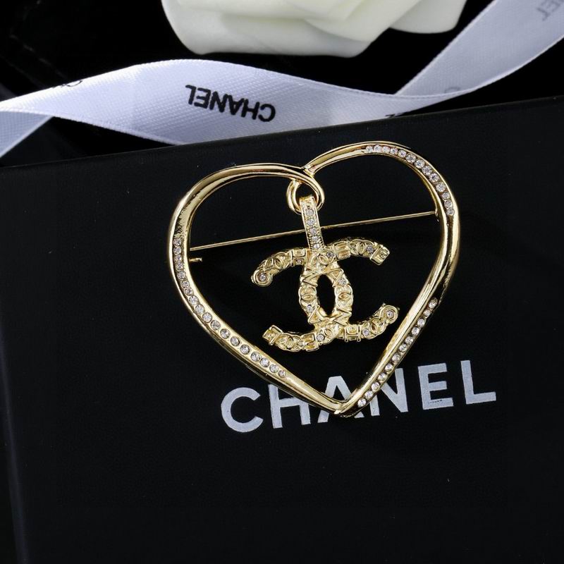 Chanel Brooch 03yxs157